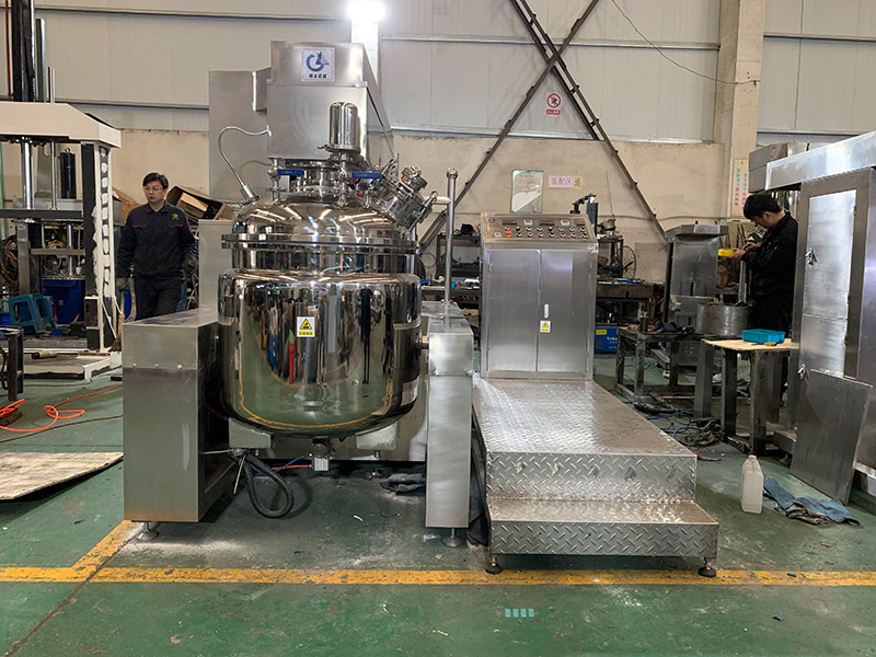 How to choose the capacity of vacuum emulsifying mixer?